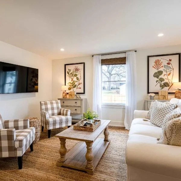 Kildahl House - Boutique Farmhouse Suite #4 โรงแรมในWest Dundee