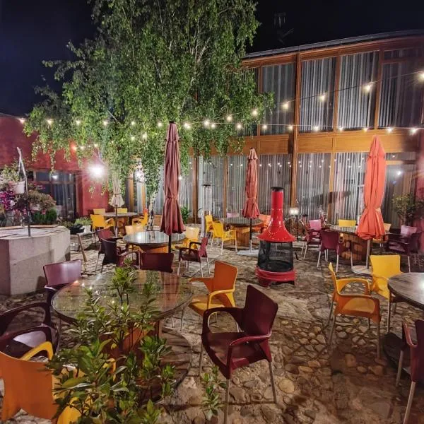 CicloLodge, viešbutis mieste Lozoja