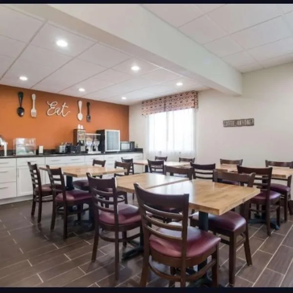 Ramada by Wyndham Effingham, hotel di Effingham