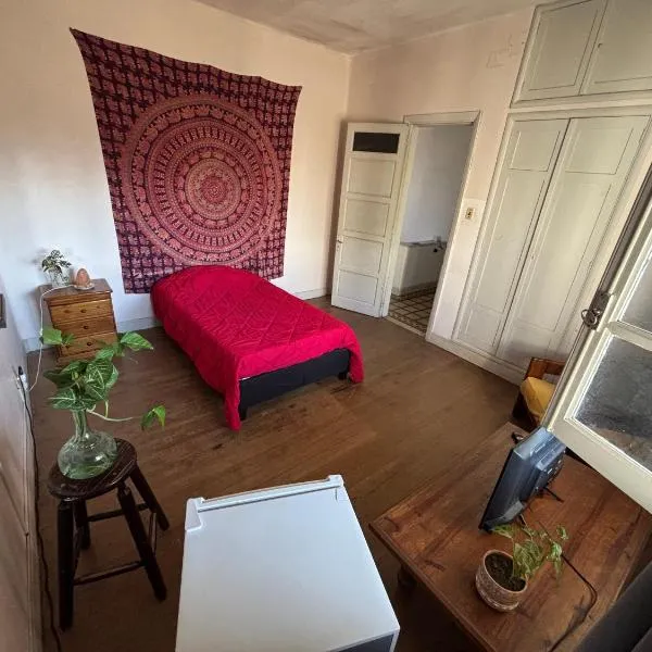 Habitacion Privada, Single Room, готель у місті Пайсанду