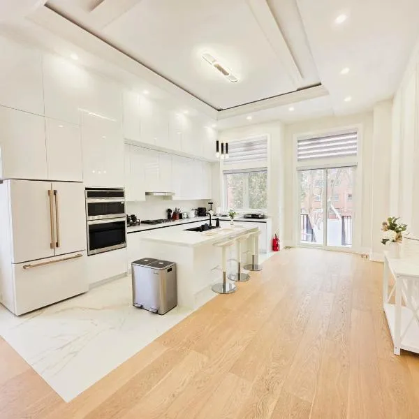 Luxury House with Open Living Space, מלון בטורונטו