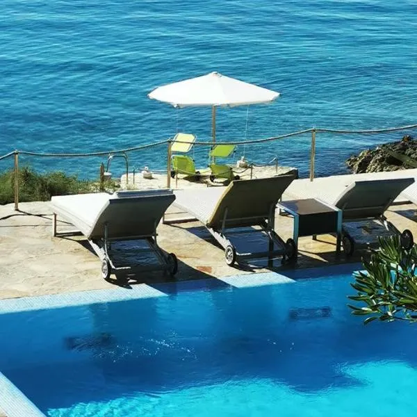 Beach house BellaVista with hot pool, Hotel in Trogir