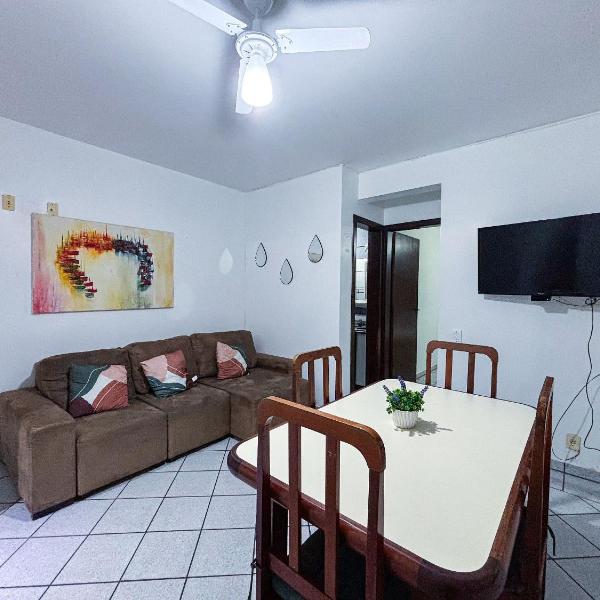Apê Completo, A/C, Wi-Fi | 300m Praia Canasvieiras