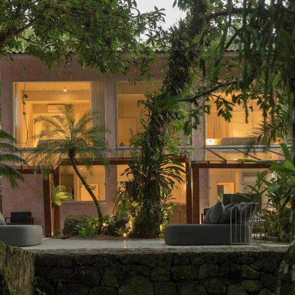 MIRA - Casa Rio - design, cachoeira, piscina, area gourmet, a 5 min do mar