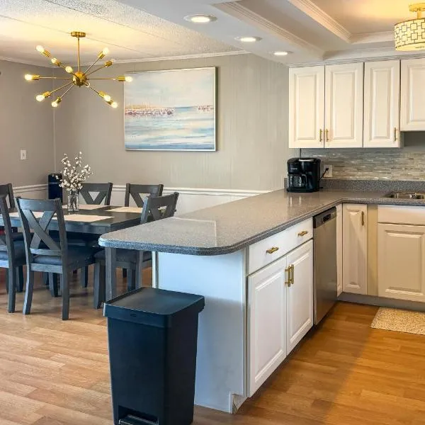 Walk to Pool & Beach! Ocean City Family Condo, hotel a Ocean City
