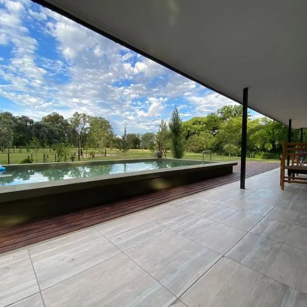 San Antonio de Areco में, होटल Las Marukas casas con pileta
