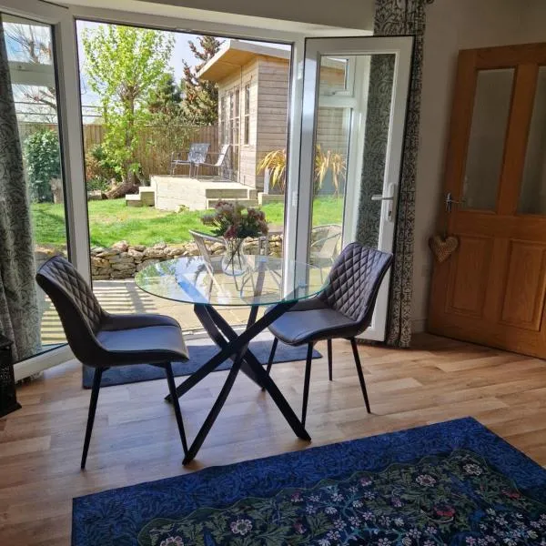 Honeybee Hideaway, Hotel in Brompton