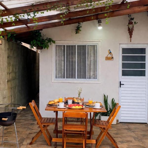 Casa para até 5 pessoas com churrasqueira próximo às praias