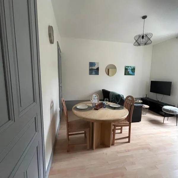 L azur Jurassien séjour chaleureux dans le Jura, Hotel in Saint-Claude