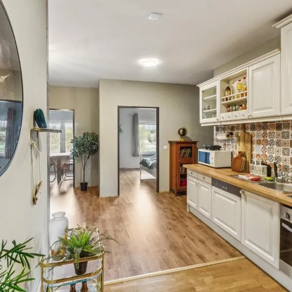 Spacious Bohemian City Apartment Near Castle Schönbrunn、ウィーンのホテル