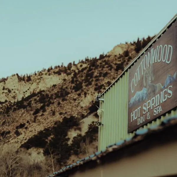 Cottonwood Hot Springs Inn & Spa、ブエナビスタのホテル