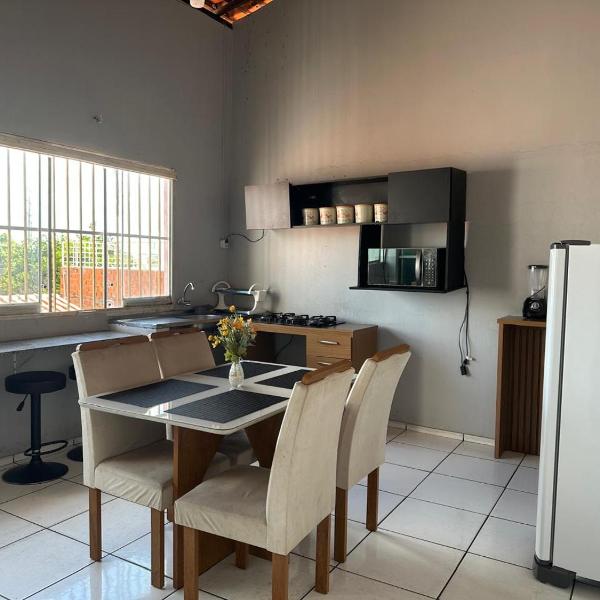 Casa com 2 SUÍTES, Cozinha equipada, Garagem, Wi-Fi, Próxima a Rodoviária, check-in automático das 21h as 08h - Foto 4