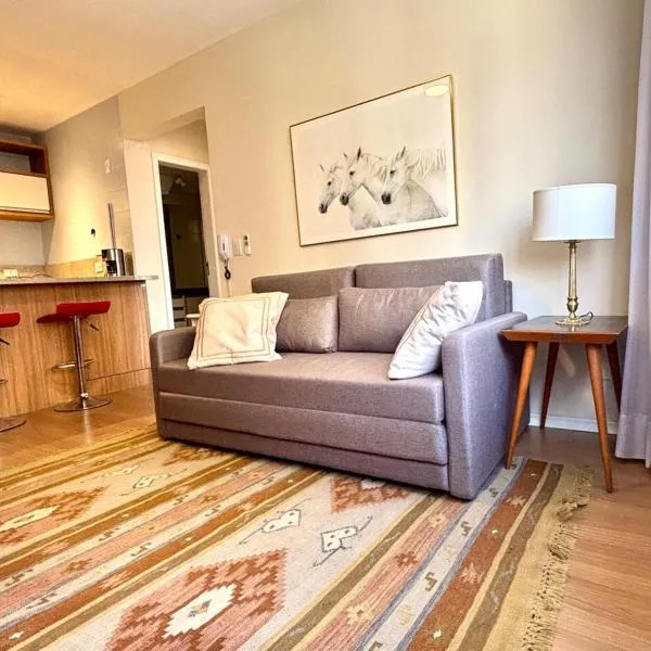 Comfortable apartment in the best of Soho Batel, with garage, готель у місті Курітіба