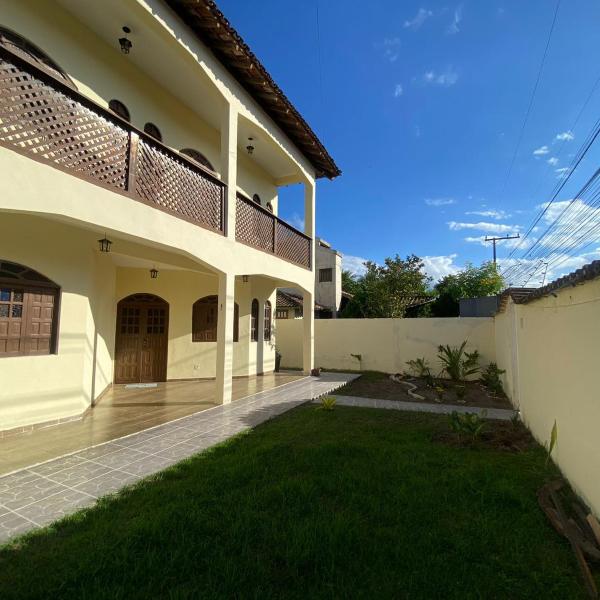 Casa espaçosa para temporada com 3 quartos e vaga grátis para mais de um carro