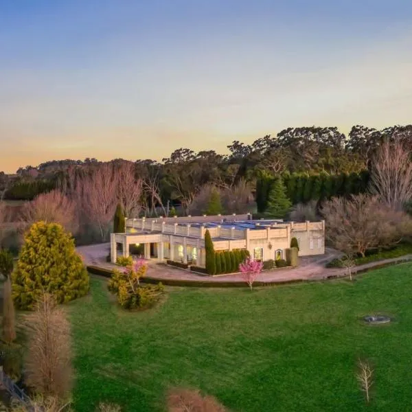 Chateau Bowral Luxury Southern Highlands Estate with Poolhouse, hotelli kohteessa Bowral