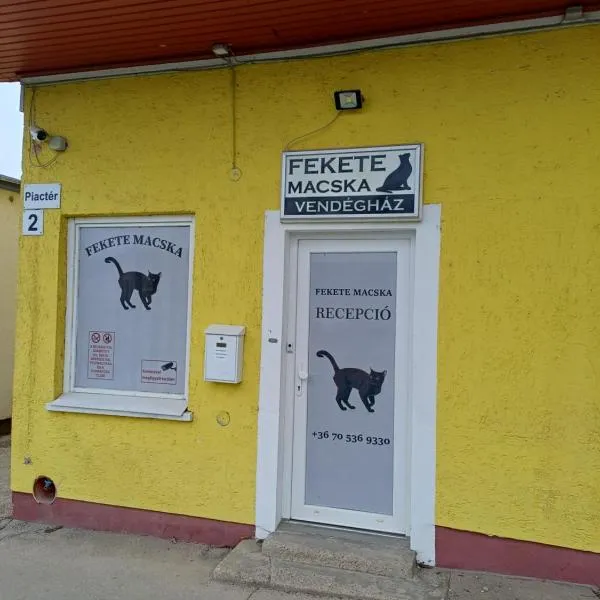 Fekete Macska Vendégház, hotel in Tata