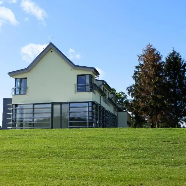 Golf Resort Česká Lípa, hotel in Provodín