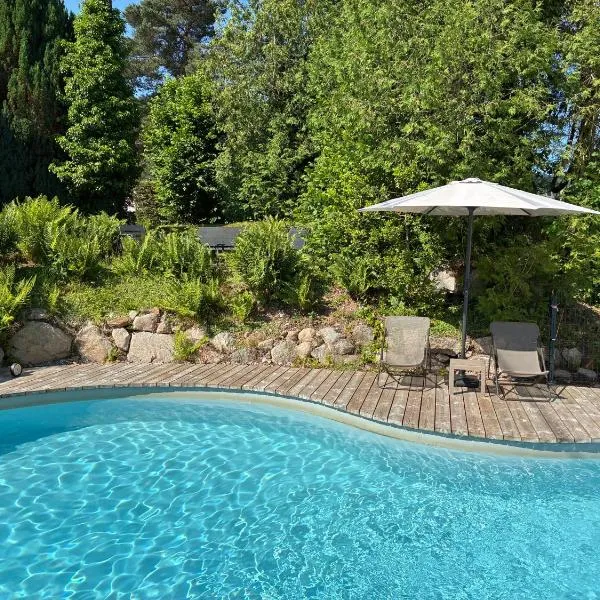 Chalet familial avec piscine au centre ville de Gerardmer, Hotel in Gérardmer