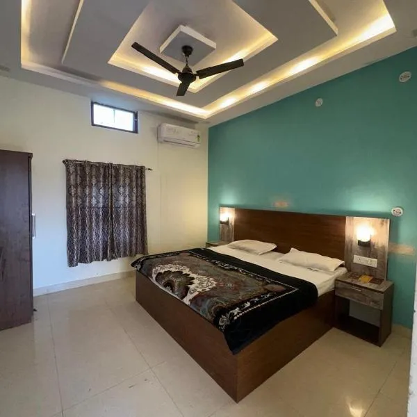 Krishna guest house AYODHYA 3 ID, hotel sa Ayodhya