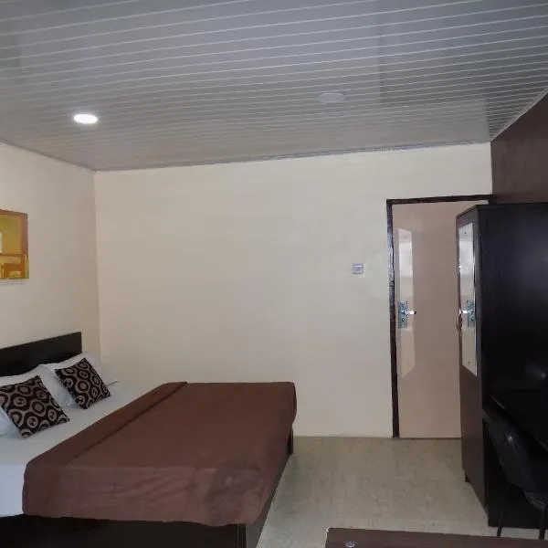 Posh Apartments and Hotel, hotell i Ikeja