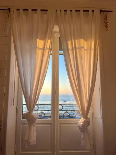 Le Petit Café L'arriere Cour, Hotel in Cancale