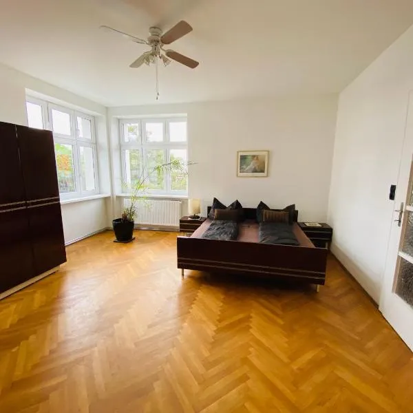 Herrenhaus Höniger Flughafen 11Min/Wienmitte 12Min, hotel i Wien