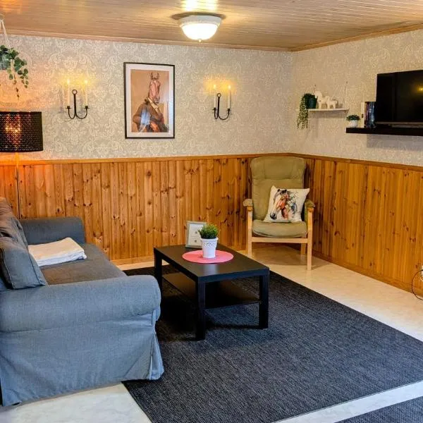 Dalskog에 위치한 호텔 Rolig häst, Kaneeling Stugby AB