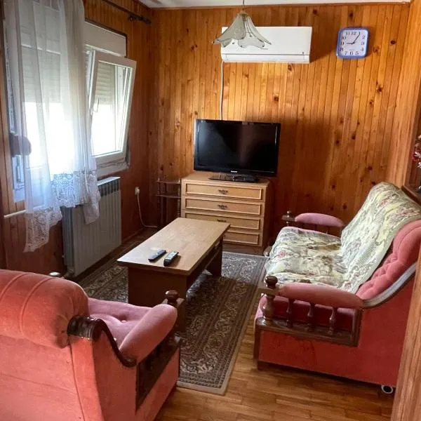Yellow House, hotel sa Ritopek