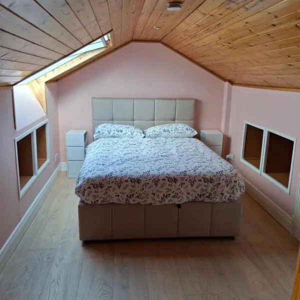 Habitación privada en casa compartida - Double room in sharing house, ξενοδοχείο σε Newbridge