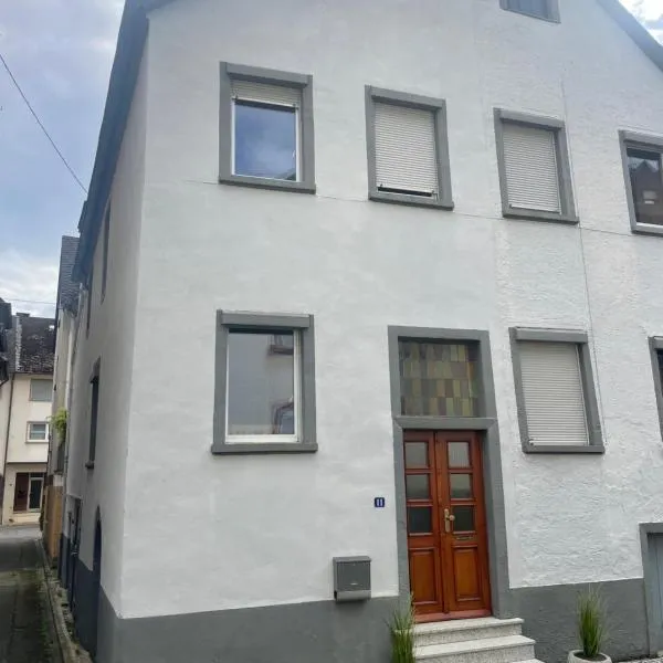 Haus Janne, hotel sa Zell an der Mosel
