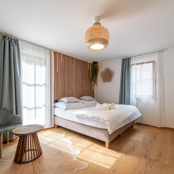 Hamr Divci Kamen, hotel a Křemže