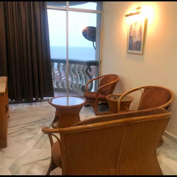 GB8 Glory Beach Resort Private 2 Bedroom Seaview Apartment Port Dickson، فندق في بورت ديكسون