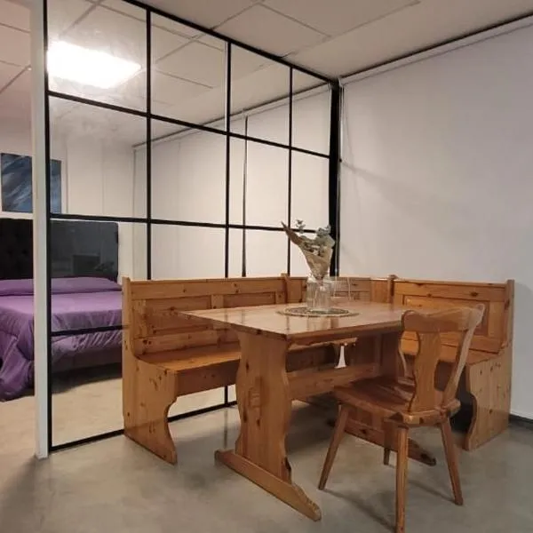 DEPARTAMENTO moderno en Martinez cerca de clinicas y oficinas con WIFI y AA ideal para parejas y o viajes de trabajo, hotel v destinácii Martínez