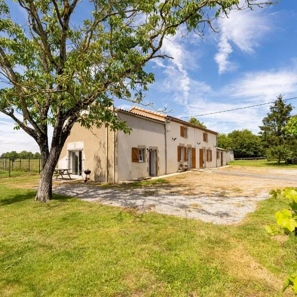 Gîte La Clé des Champs, hotel a Saint-Étienne-du-Bois