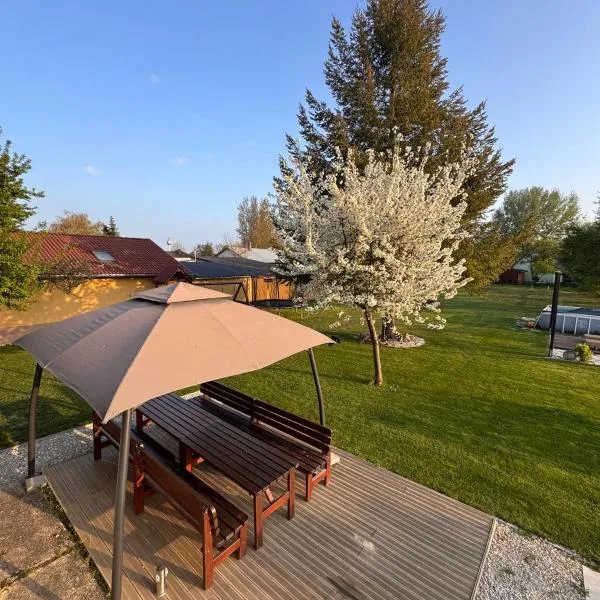 Dom pod mirabelkou - Mirabell ház, hotel em Lipót