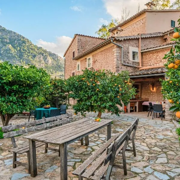 Se Teulere, готель у місті Форналуч