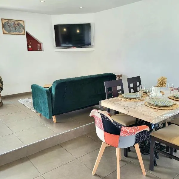 Petit Loft, Maison Bord De Mer, hotel v destinaci Pirou