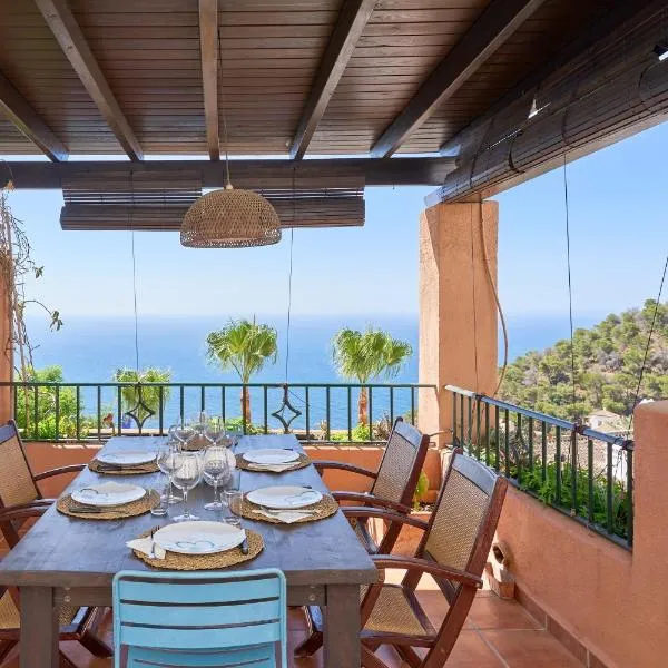 Stunning sea views pool garden, hotel in La Herradura