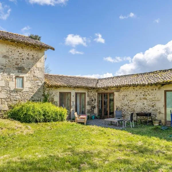 Gîtes Bourdeverre, hotel u gradu 'Sanxay'