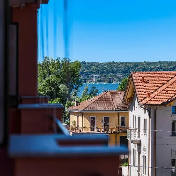 Iris Apartment Lago Maggiore, hotell i Angera