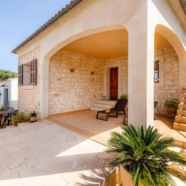 Casa Es Domingos, Hotel in Cala Llombards
