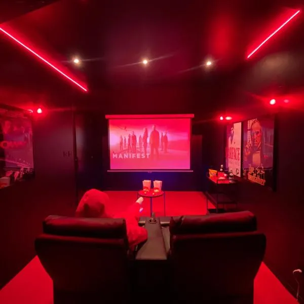 Suite cinéma et jacuzzi privé, Hotel in Melun