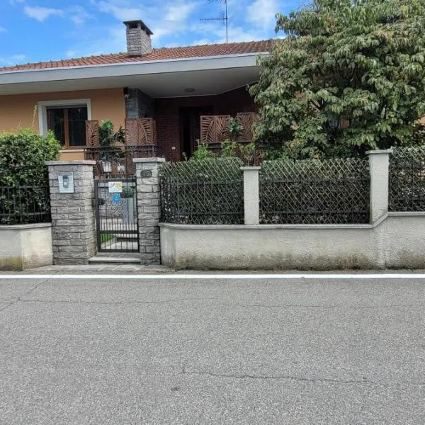 La Casa Dei Girasoli-Lago Maggiore, отель в городе Кастеллетто-сопра-Тичино