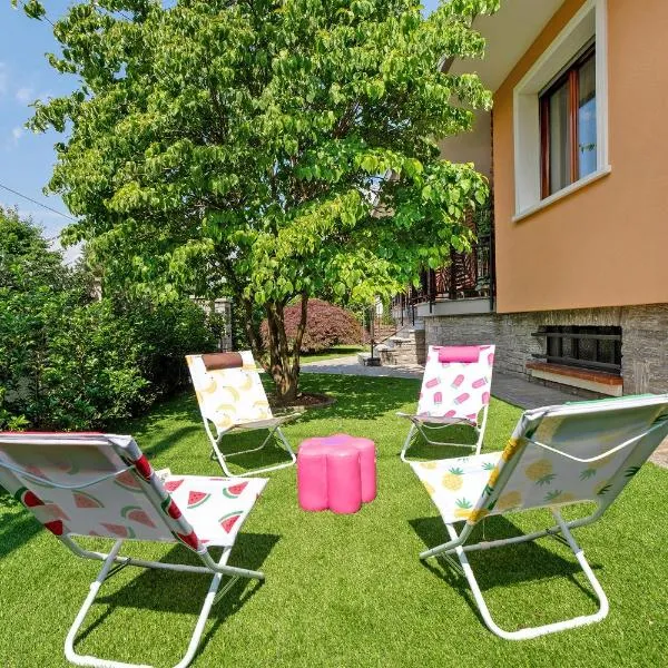 La Casa Dei Girasoli-Lago Maggiore: Castelletto sopra Ticino'da bir otel