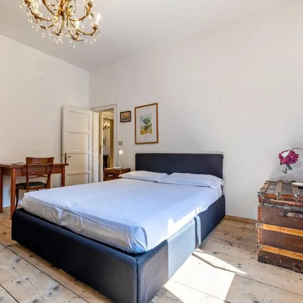 Casa nel Borgo Iris, hotel Breguzzóban