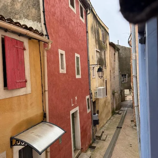 Provençal Studio with Private Entrance, hotel v mestu La Verdière