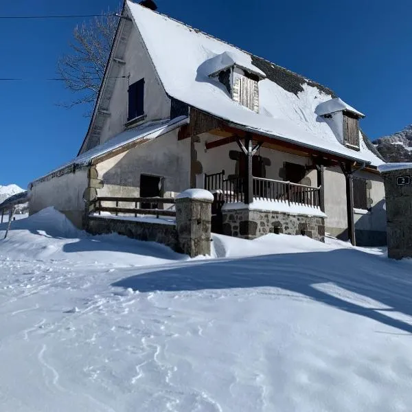 Gîte À La Ferme Au Puy Mary, Hotel in Mandailles