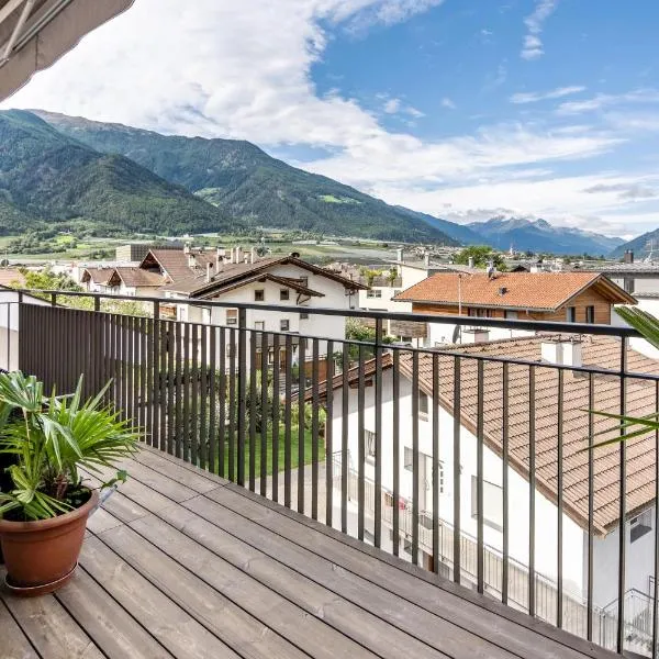 Penthouse - Apartment Venosta, Hotel in Naturns