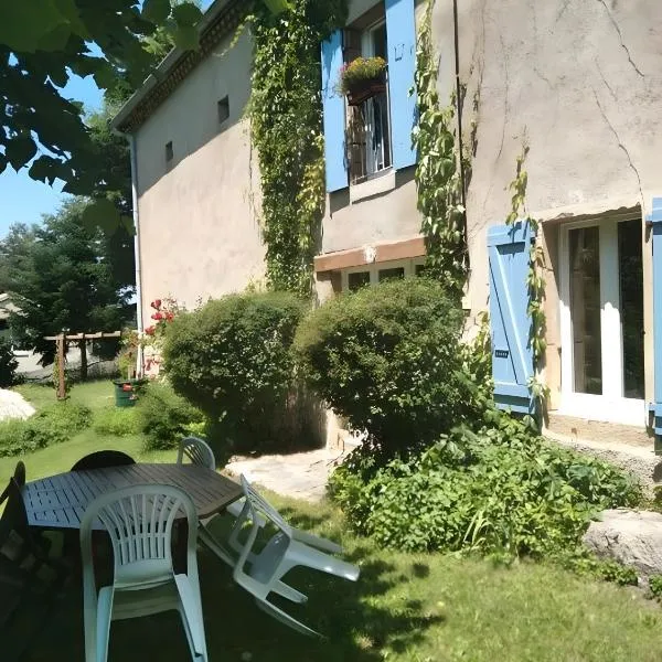 Le Gite Des Peyreyres, hotel di Lespéron