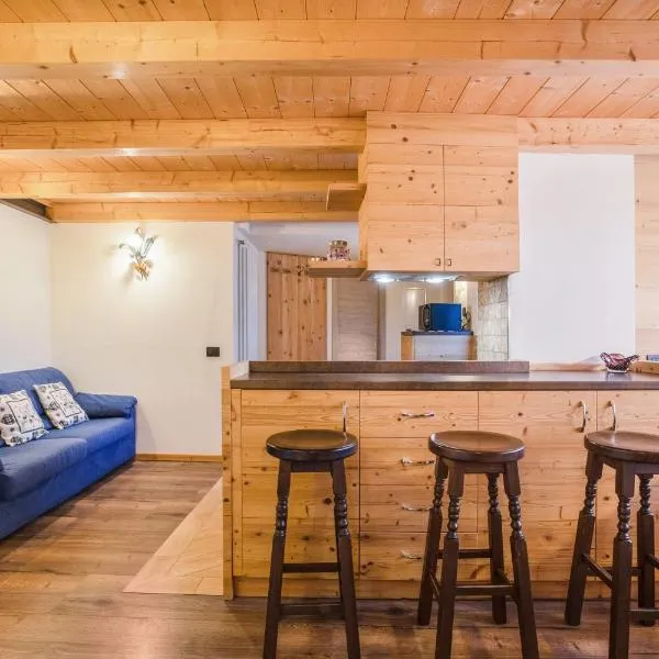 Chalet Osmar Appartamento 2, Hotel in Campitello di Fassa